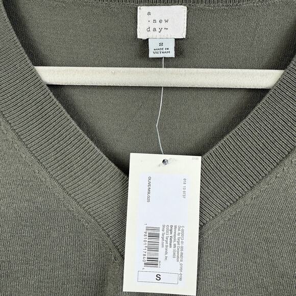 A New Day New Olive Green V Neck Pullover Sweater Small Lightweight Gorpcore - Picture 4 of 9